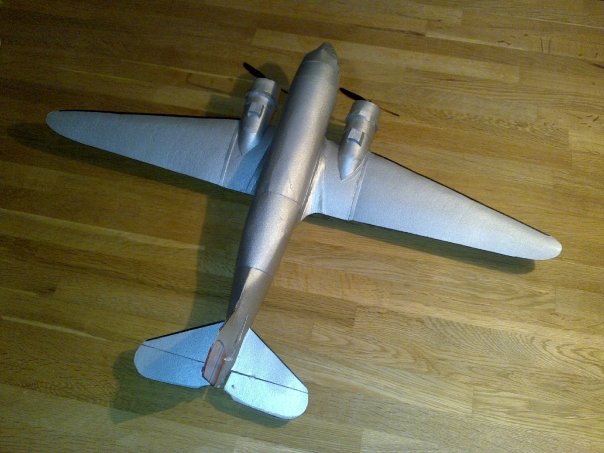 Unmistakeable DC-3 backwards swept wings.